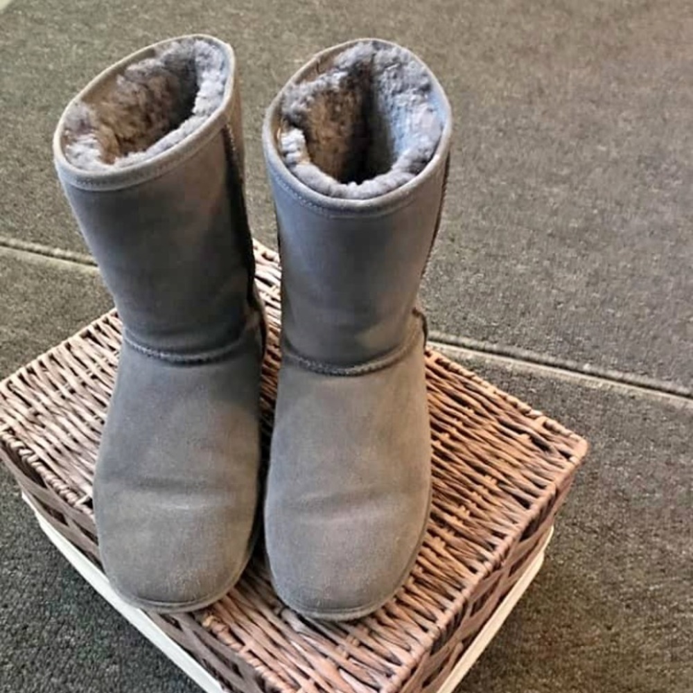 Bearpaw UGGs boots size 10 grey